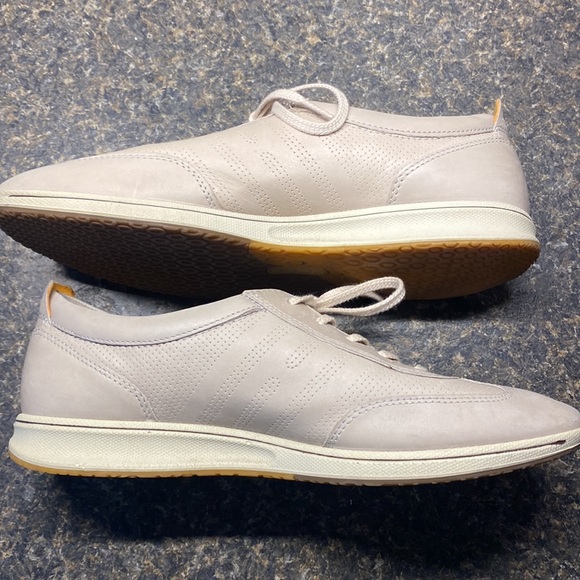 Ecco Women’s Casual Beige Taupe Leather Sneakers - Picture 3 of 7